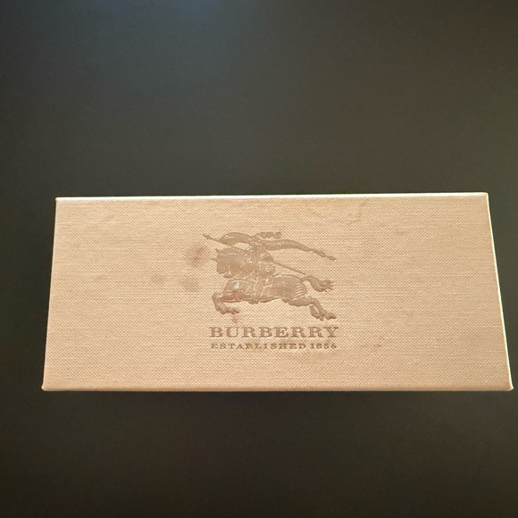 Burberry sunglasses - Picture 7 of 9